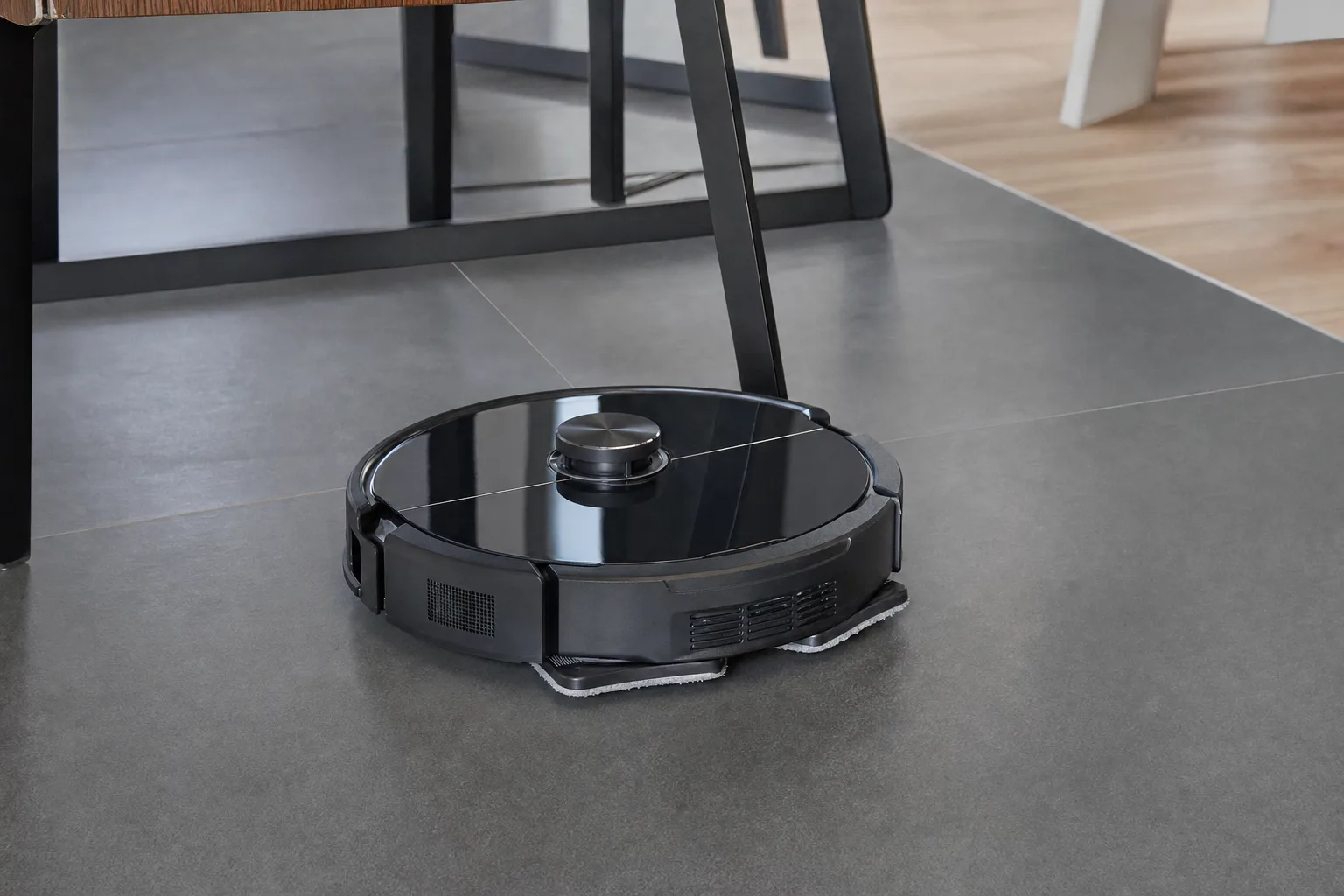 Quel aspirateur robot laveur choisir pour un sol stratifié ? — FAQ : Réponses aux Questions Fréquentes